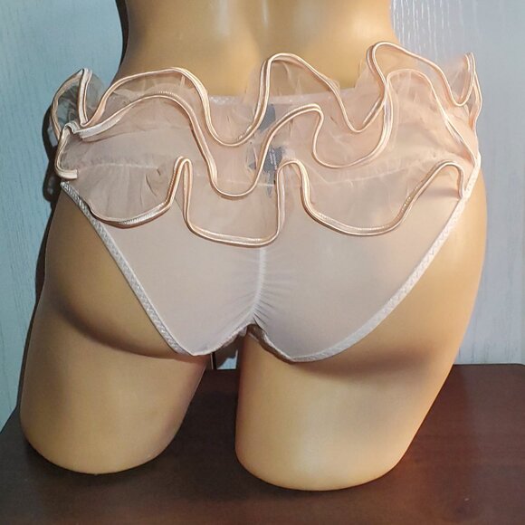 Victoria's Secret Cheeky Panties. New with Tags Size Medium. - Picture 1 of 5